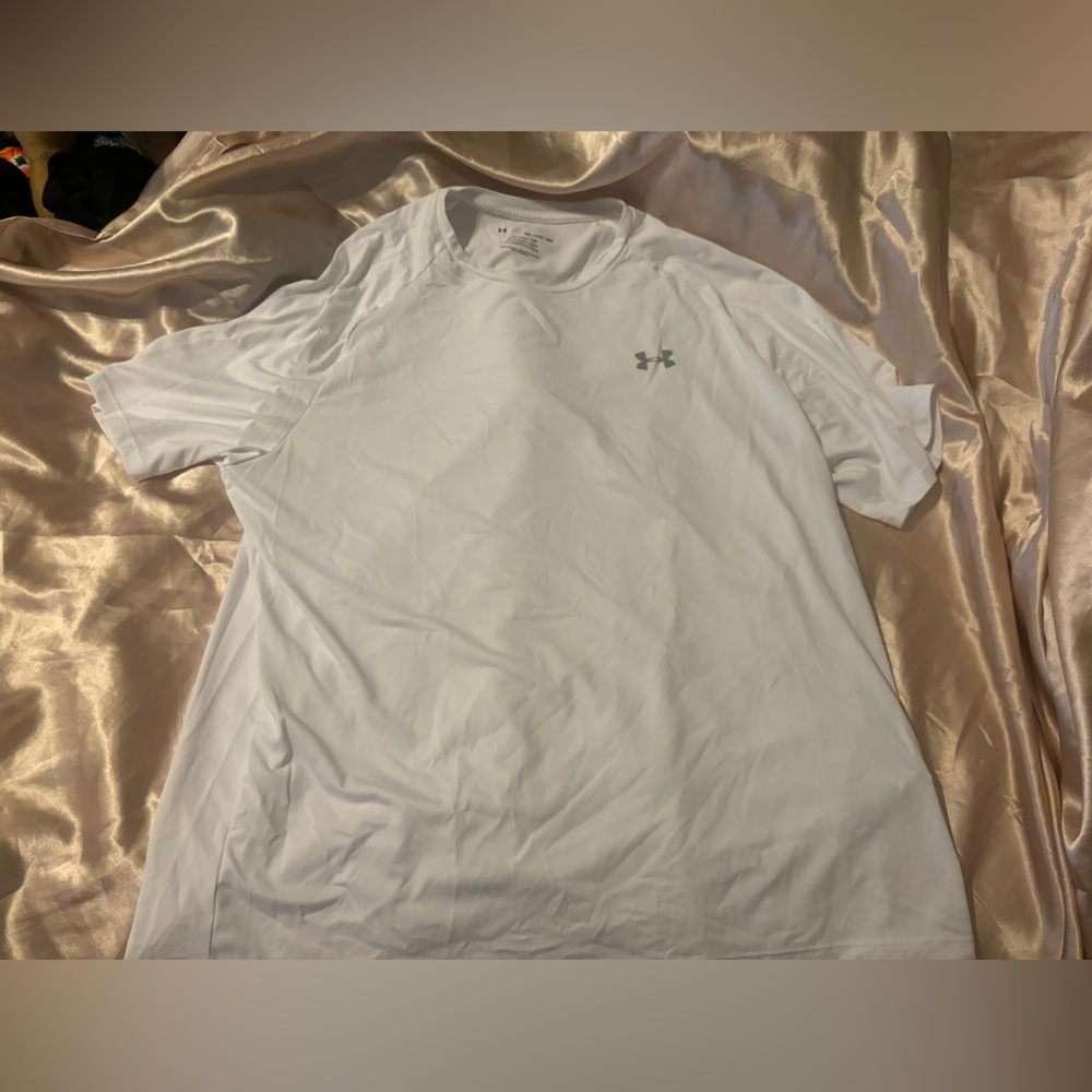 Men’s under armour shirt